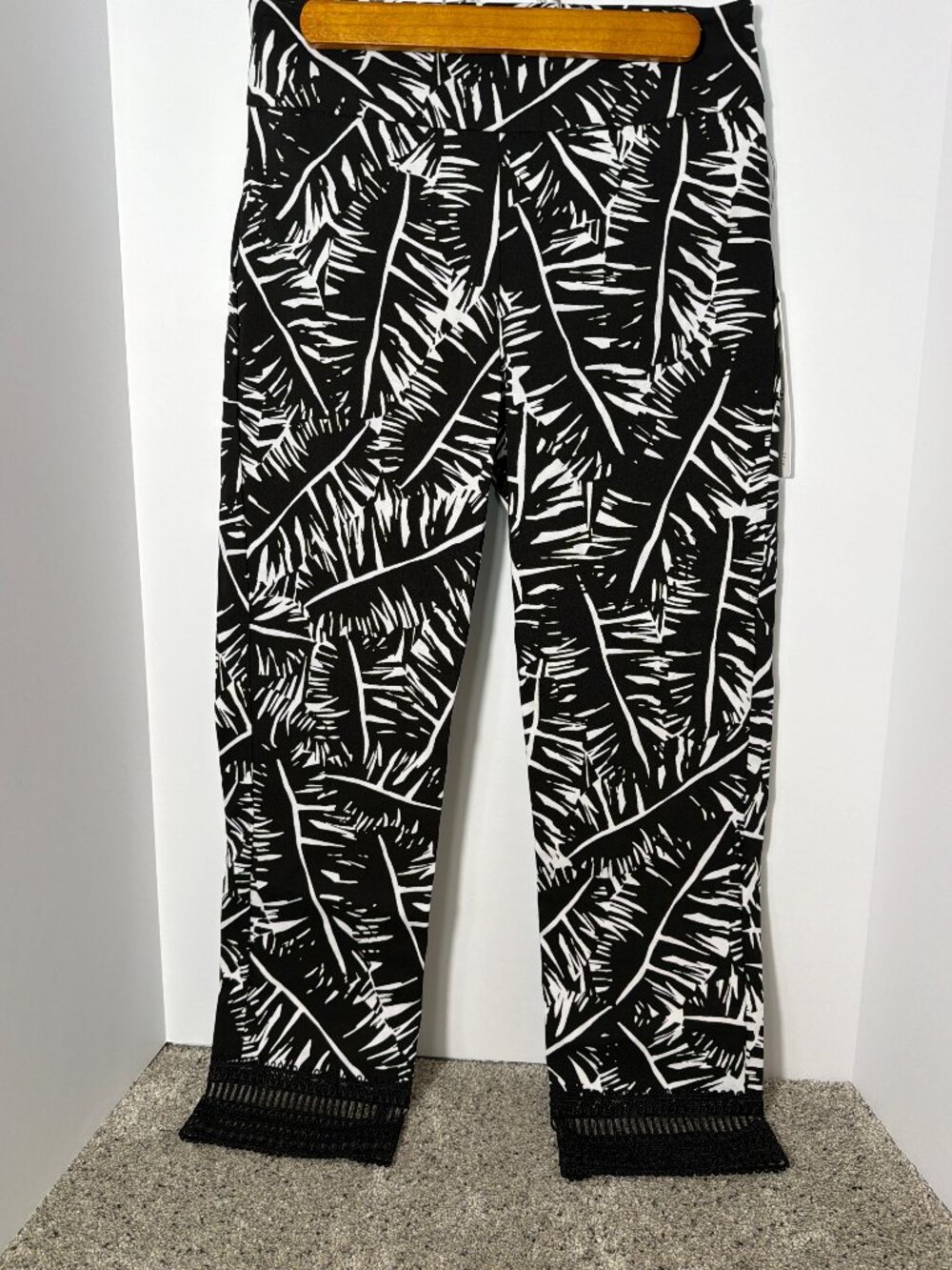 NWT Joseph Ribkoff Black White Tropical Leaf Crop Pants Lace Hem Size 8